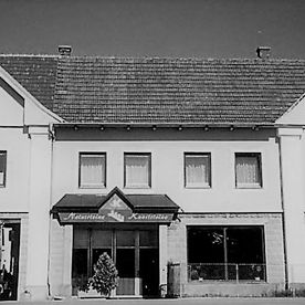 Firmengeschichte von KERN Steinmetzmeister Gebäude
