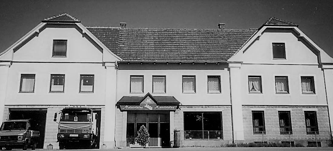 Firmengeschichte von KERN Steinmetzmeister Gebäude